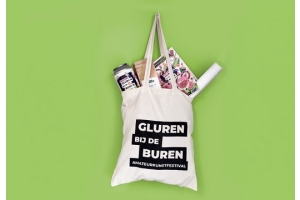 bedrukte goodiebag gluren bij de buren