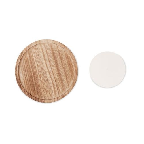Kaars op ronde onderzetter hout