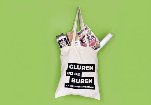 bedrukte goodiebag gluren bij de buren