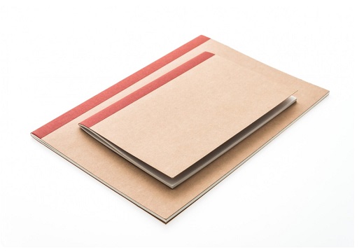 twee schrijfmappen, een kleine en een grotere